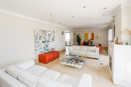 Comprar apartamento mobiliado com 4 quartos e piscina. Animais permitidos. — foto 4