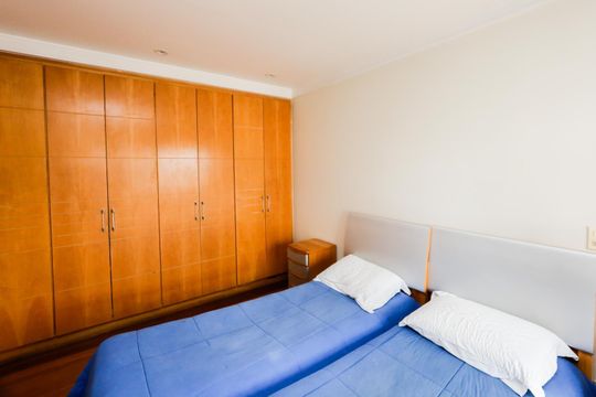 Comprar apartamento mobiliado com 4 quartos e piscina. Animais permitidos. — foto 18