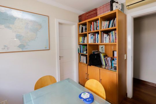 Comprar apartamento mobiliado com 4 quartos e piscina. Animais permitidos. — foto 25