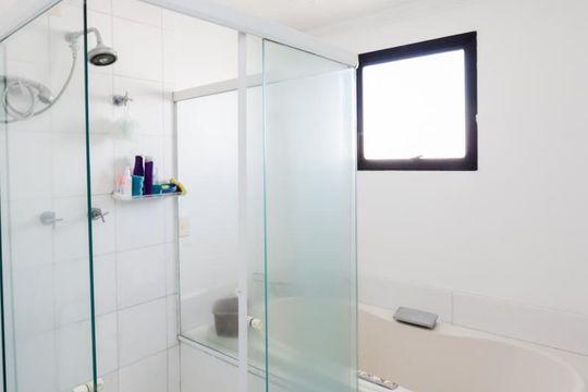 Comprar apartamento mobiliado com 4 quartos e piscina. Animais permitidos. — foto 35