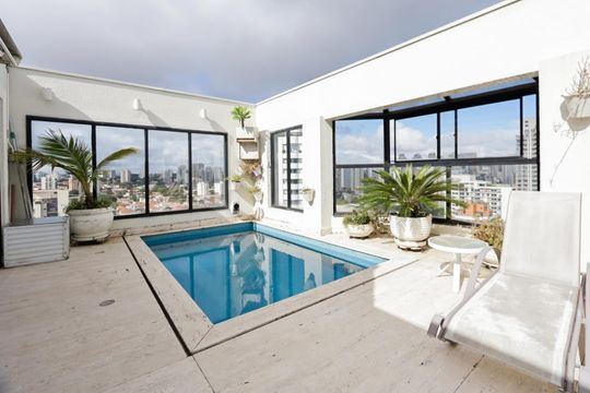 Comprar apartamento mobiliado com 4 quartos e piscina. Animais permitidos. — foto 41