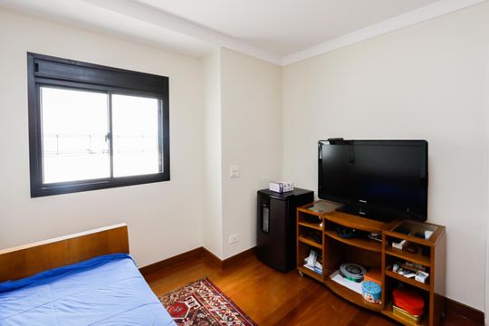 Comprar apartamento mobiliado com 4 quartos e piscina. Animais permitidos. — foto 11