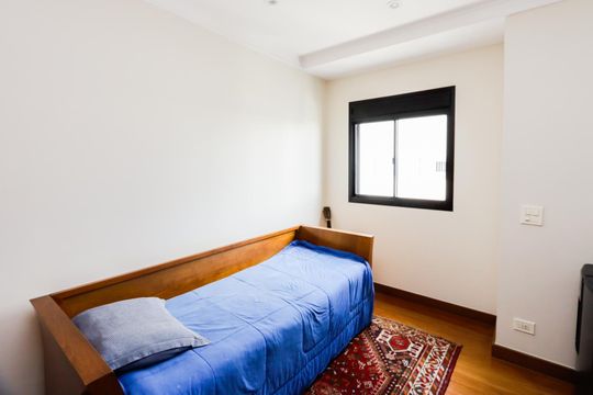 Comprar apartamento mobiliado com 4 quartos e piscina. Animais permitidos. — foto 8