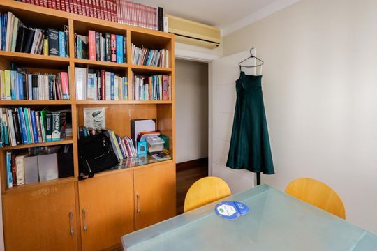 Comprar apartamento mobiliado com 4 quartos e piscina. Animais permitidos. — foto 24