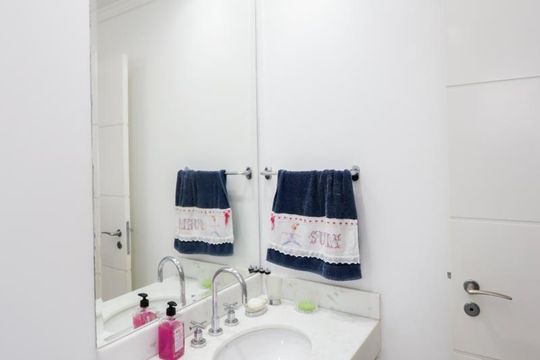 Comprar apartamento mobiliado com 4 quartos e piscina. Animais permitidos. — foto 13