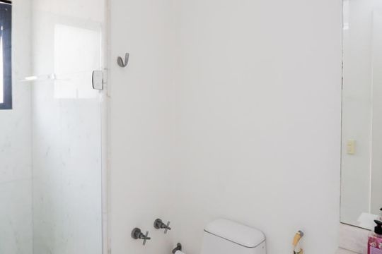 Comprar apartamento mobiliado com 4 quartos e piscina. Animais permitidos. — foto 26