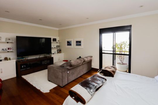 Comprar apartamento mobiliado com 4 quartos e piscina. Animais permitidos. — foto 30