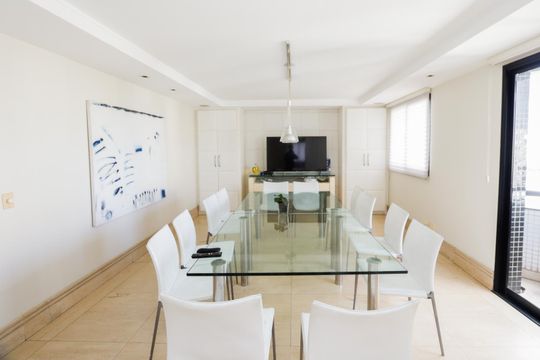Comprar apartamento mobiliado com 4 quartos e piscina. Animais permitidos. — foto 6