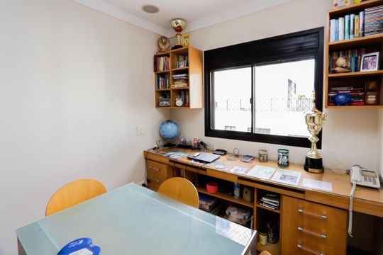 Comprar apartamento mobiliado com 4 quartos e piscina. Animais permitidos. — foto 23