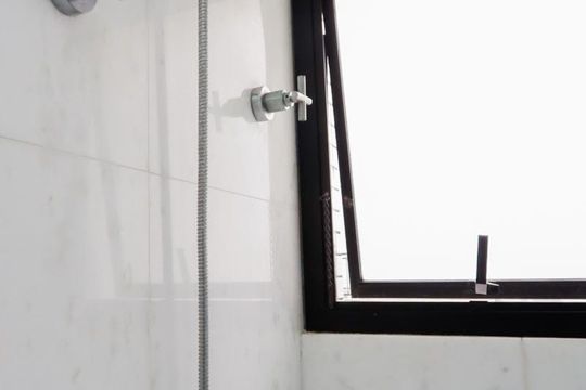 Comprar apartamento mobiliado com 4 quartos e piscina. Animais permitidos. — foto 28