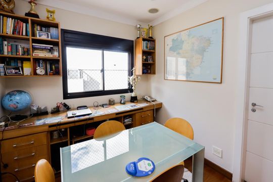 Comprar apartamento mobiliado com 4 quartos e piscina. Animais permitidos. — foto 22