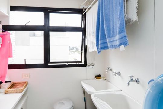 Comprar apartamento mobiliado com 4 quartos e piscina. Animais permitidos. — foto 46