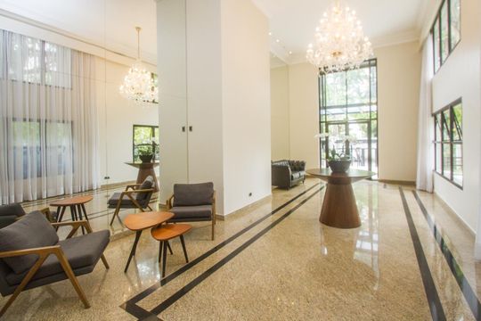 Comprar apartamento mobiliado com 4 quartos e piscina. Animais permitidos. — foto 53