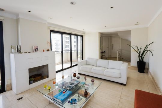 Comprar apartamento mobiliado com 4 quartos e piscina. Animais permitidos. — foto 2