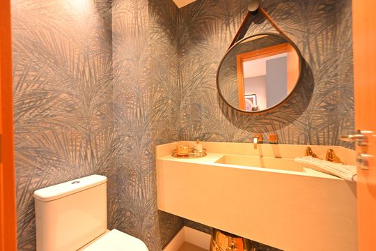 Apartamento mobiliado na Vila Mariana com 3 suítes, varanda e academia no condomínio. Ideal para comprar. — Lavabo