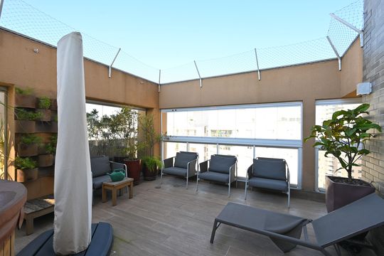 Apartamento mobiliado na Vila Mariana com 3 suítes, varanda e academia no condomínio. Ideal para comprar. — Hidromassagem