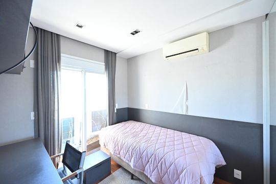 Apartamento mobiliado na Vila Mariana com 3 suítes, varanda e academia no condomínio. Ideal para comprar. — Suíte 2