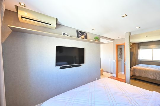 Apartamento mobiliado na Vila Mariana com 3 suítes, varanda e academia no condomínio. Ideal para comprar. — Suíte 1