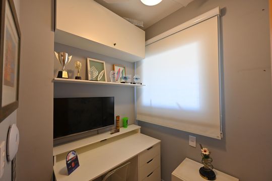 Apartamento mobiliado na Vila Mariana com 3 suítes, varanda e academia no condomínio. Ideal para comprar. — Escritorio
