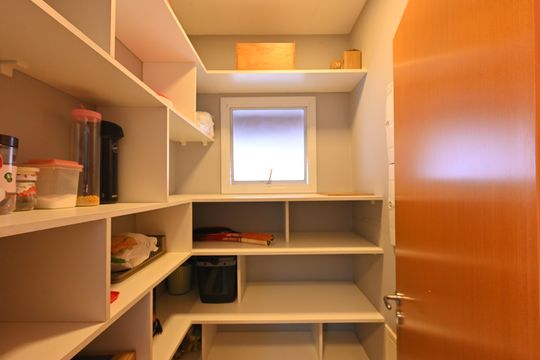 Apartamento mobiliado na Vila Mariana com 3 suítes, varanda e academia no condomínio. Ideal para comprar. — Cozinha