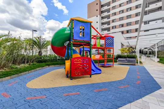 Apartamento mobiliado na Vila Mariana com 3 suítes, varanda e academia no condomínio. Ideal para comprar. — Playground