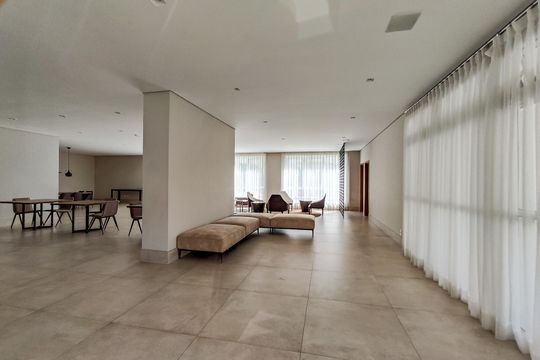 Apartamento mobiliado na Vila Mariana com 3 suítes, varanda e academia no condomínio. Ideal para comprar. — Salão de Festas