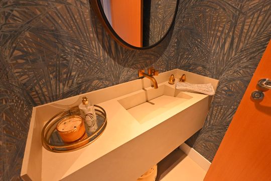 Apartamento mobiliado na Vila Mariana com 3 suítes, varanda e academia no condomínio. Ideal para comprar. — Lavabo