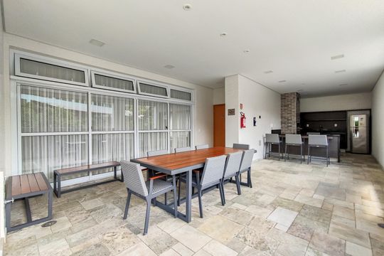 Apartamento mobiliado na Vila Mariana com 3 suítes, varanda e academia no condomínio. Ideal para comprar. — Churrasqueira