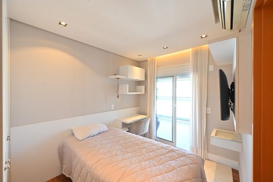 Apartamento mobiliado na Vila Mariana com 3 suítes, varanda e academia no condomínio. Ideal para comprar. — Suíte 3