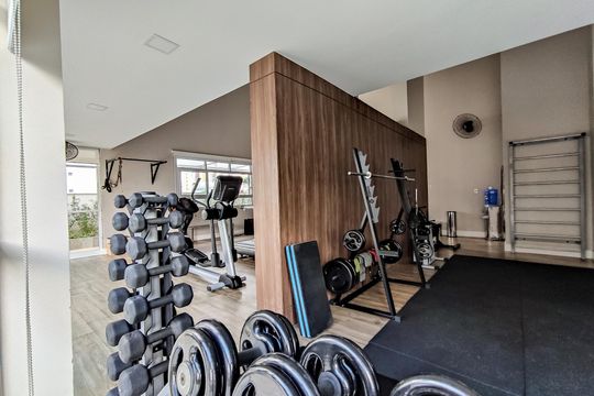 Apartamento mobiliado na Vila Mariana com 3 suítes, varanda e academia no condomínio. Ideal para comprar. — Academia