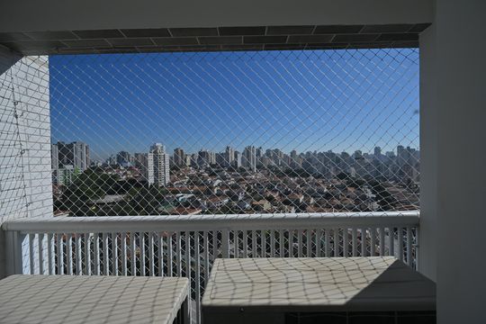 Apartamento mobiliado na Vila Mariana com 3 suítes, varanda e academia no condomínio. Ideal para comprar. — Vista da Suíte 2