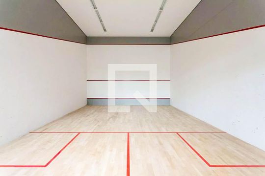 Comprar apartamento na Vila Nova Conceição com varanda gourmet, 2 suítes e piscina no condomínio. — Quadra de Squash