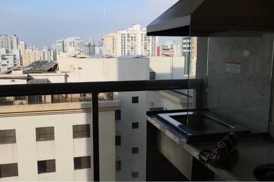 Compra apartamento mobiliado na Vila Clementino, 2 quartos, aceita animais. — Varanda