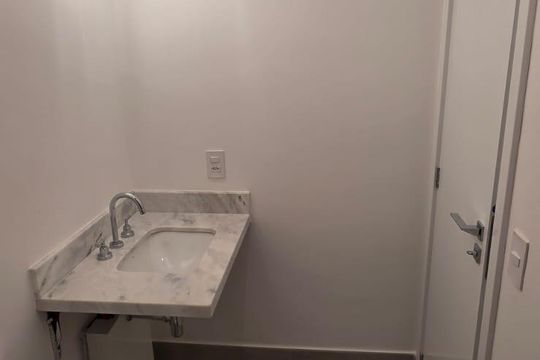 Compra apartamento mobiliado na Vila Clementino, 2 quartos, aceita animais. — Banheiro 1