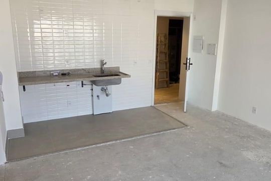 Compra apartamento mobiliado na Vila Clementino, 2 quartos, aceita animais. — Área de Serviço