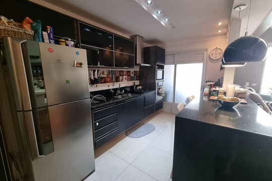 Apartamento mobiliado com 3 quartos na Vila Cordeiro, perfeito para comprar. — Cozinha