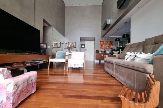 Apartamento mobiliado com 3 quartos na Vila Cordeiro, perfeito para comprar. — Sala
