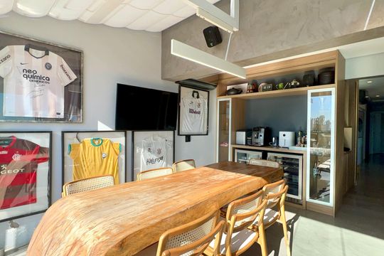 Apartamento mobiliado para comprar, 3 suítes, churrasqueira e varanda. — Varanda Gourmet