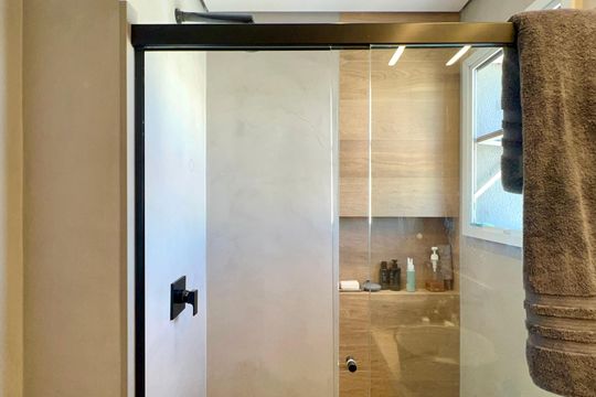 Apartamento mobiliado para comprar, 3 suítes, churrasqueira e varanda. — Banheiro da Suíte 3
