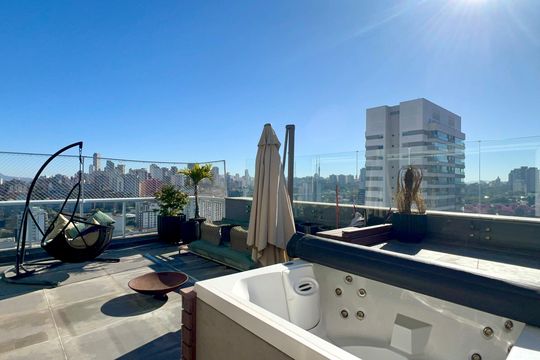 Apartamento mobiliado para comprar, 3 suítes, churrasqueira e varanda. — Varanda Gourmet