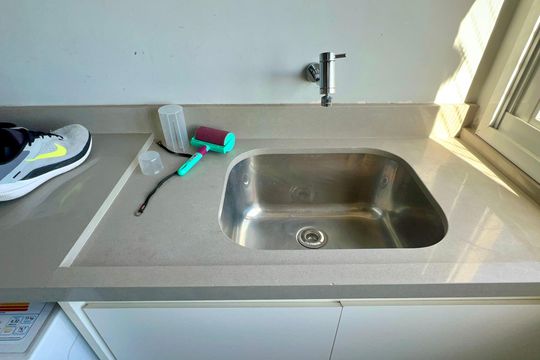 Apartamento mobiliado para comprar, 3 suítes, churrasqueira e varanda. — Banheiro de serviço