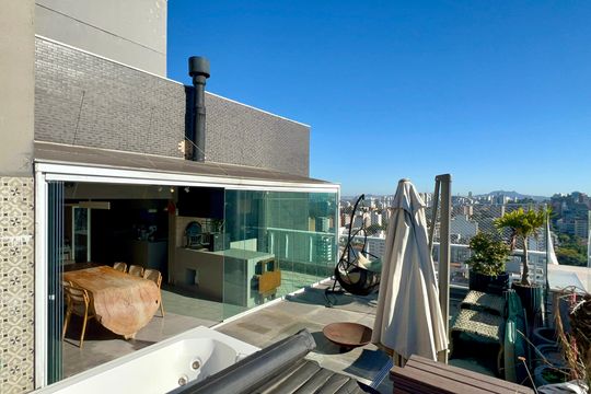 Apartamento mobiliado para comprar, 3 suítes, churrasqueira e varanda. — Varanda Gourmet