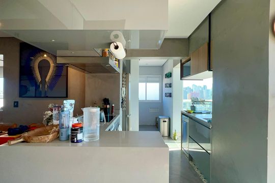 Apartamento mobiliado para comprar, 3 suítes, churrasqueira e varanda. — Cozinha