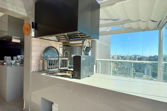 Apartamento mobiliado para comprar, 3 suítes, churrasqueira e varanda. — Varanda Gourmet
