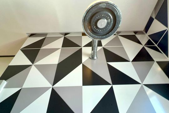 Apartamento mobiliado para comprar, 3 suítes, churrasqueira e varanda. — Banheiro da Suíte 2