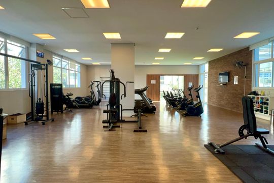Apartamento mobiliado para comprar, 3 suítes, churrasqueira e varanda. — Área comum