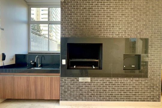 Apartamento mobiliado para comprar, 3 suítes, churrasqueira e varanda. — Área comum - Churrasqueira