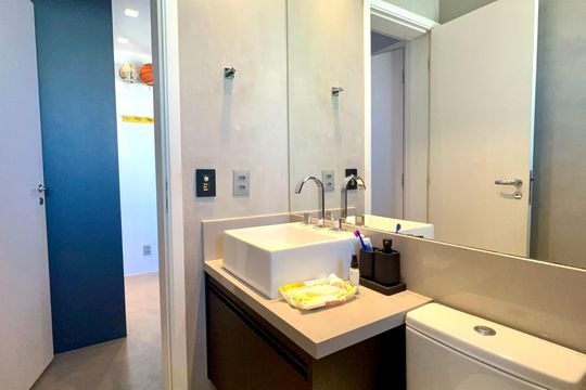 Apartamento mobiliado para comprar, 3 suítes, churrasqueira e varanda. — Banheiro da Suíte 2