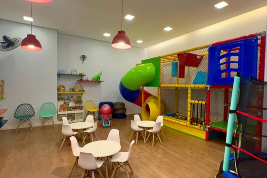 Apartamento mobiliado para comprar, 3 suítes, churrasqueira e varanda. — Área comum