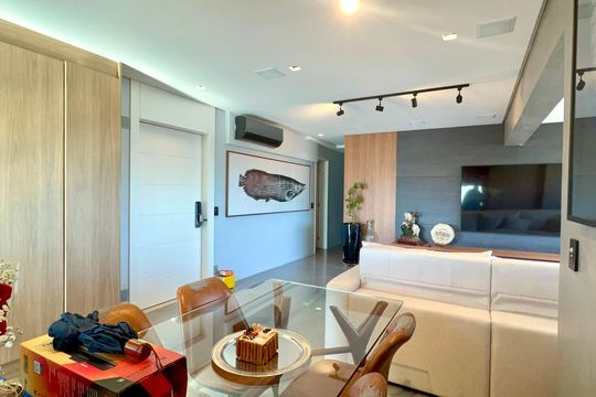 Apartamento mobiliado para comprar, 3 suítes, churrasqueira e varanda. — Sala de Jantar